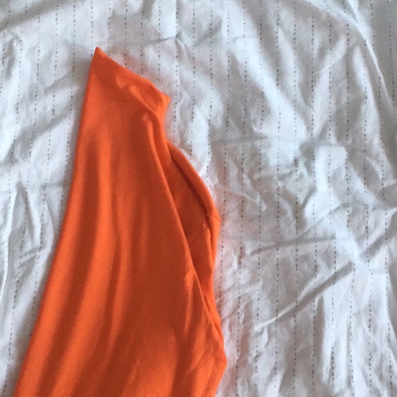 🌸Cute orange mock turtleneck women’s ;D - Picture 3 of 4